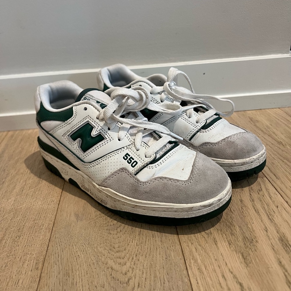 New Balance 550 White and Green Sneakers size 6 men’s/ 7.5 women